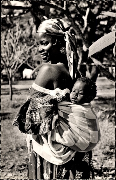 Postcard Guinea, Young mother with child