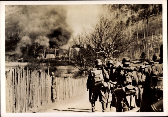 Photo War in Norway, Wehrmacht soldiers with equipment, May 1940