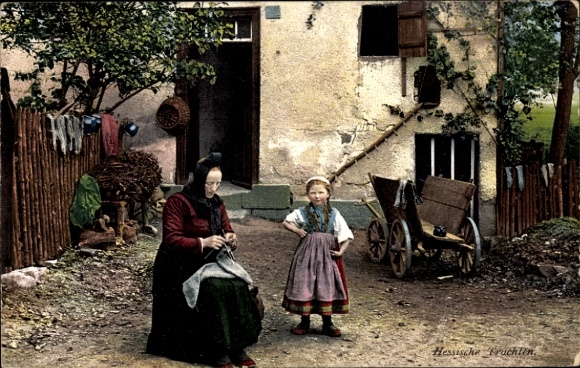 Postcard Hessian costumes, mother with child, knitting, farm