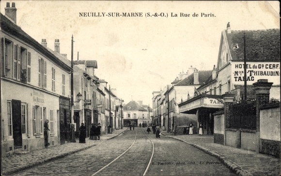 Postcard Neuilly sur Marne Seine Saint Denis, La Rue de Paris, Hotel