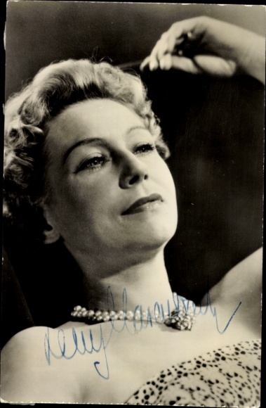 Postcard actress Leny Marenbach, portrait, pearl necklace, autograph
