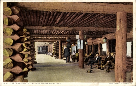 Ak Wyoming VS, Yellowstone National Park, Old Faithful Inn, de veranda