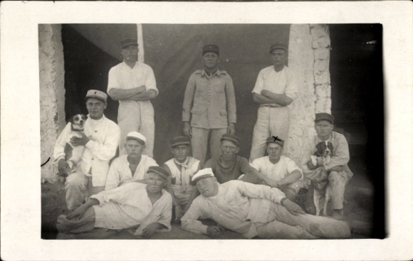 Photo Postcard Foreign Legion in Agadir Morocco, Foreign Legionnaires, group photo, dogs