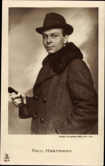Ak Schauspieler Paul Hartmann, RPH 161/1, Portrait, Mantel, Zigarette