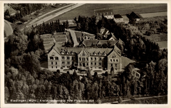 Postcard Riedlingen an der Donau Württemberg, aerial photograph of the district hospital in Riedlingen