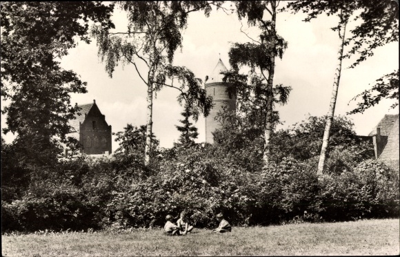Ak Grimmen in Mecklenburg Vorpommern, park, watertoren, Greifswalder Tor