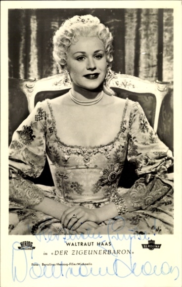 Postcard actress Waltraut Haas, portrait, The Gypsy Baron, autograph