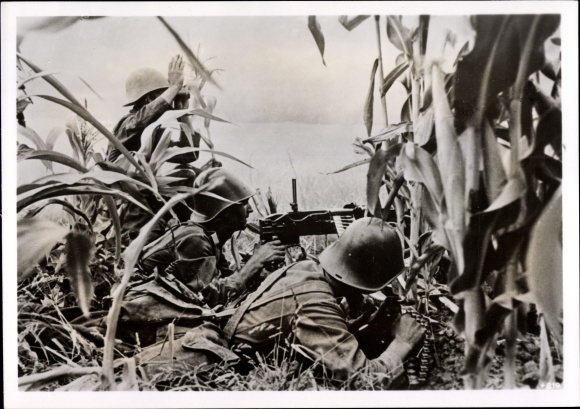 Photo Heinrich Hoffmann, Romanian soldiers at the MG gun in firing position, Sept. 1942