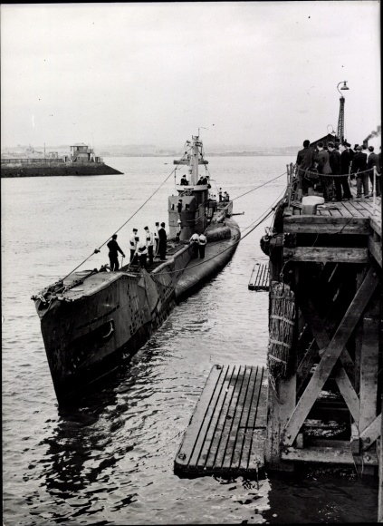 Photo British warship, submarine, HSM Ambush