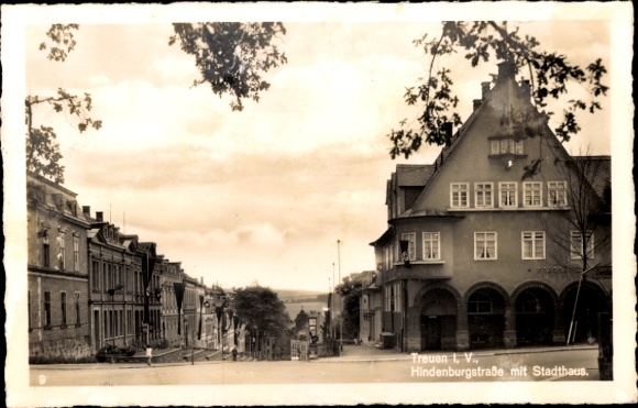 Postcard Treuen im Vogtland, Hindenburgstrasse, town house