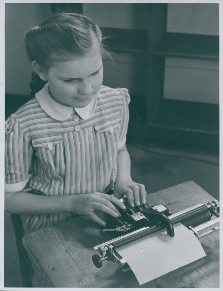 Photo Bert Sass, Berlin, School for the Blind, blind girl at the typewriter, around 1950
