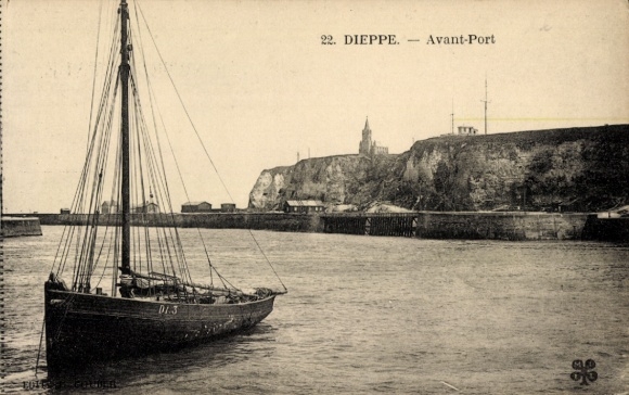 Ak Dieppe Seine Maritime, Segelboot, Hafen von  Klippen, Schriftzug: 22. DIEPPE. - Avant-Port