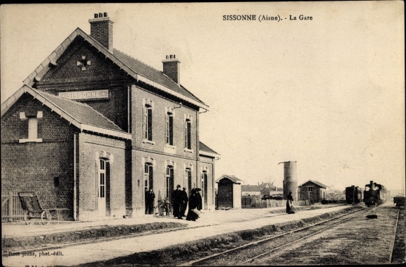Postcard Sissonne Aisne France, La Gare, Railway
