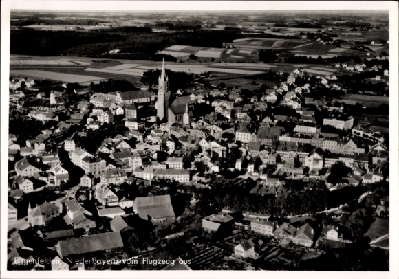 Ak Eggenfelden in Niederbayern, Luftaufnahme von  bayerische Landschaft,  Gebäude