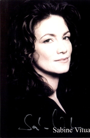 Postcard actress Sabine Vitua, portrait, autograph