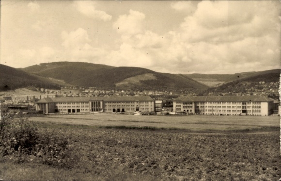 Ak Ilmenau in Thüringen, Bild von Hochschulen, Landschaft mit Hügeln, Wolken am Himmel