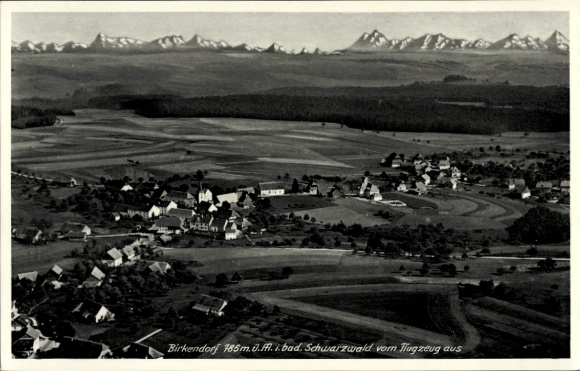 Ak Birkendorf im Schwarzwald Baden Württemberg, Luftaufnahme,  Schwarzwald, Berge im Hintergrund