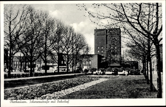 Ak Oberhausen im Ruhrgebiet, Schwarzstraße mit Bahnhof