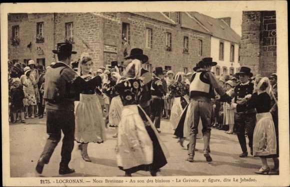 Postcard Locronan Finistère, Au Son des Binious, Noce Bretonne, La Gavotte