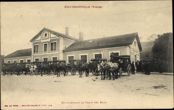 Postcard Contrexeville Lothringen Vosges, Waiting for the Water Train, Kutschen vor dem Bahnhof