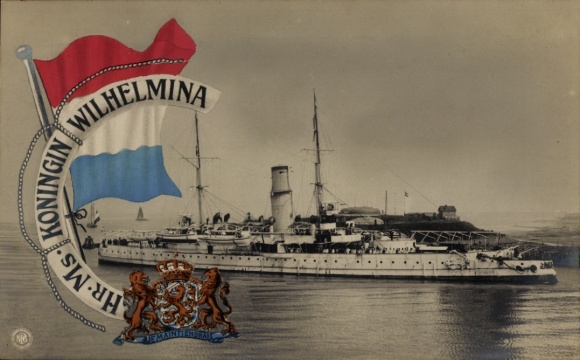 Ansichtkaart Nederlands oorlogsschip Hr.Ms. Koningin Wilhelmina, vlag, wapen