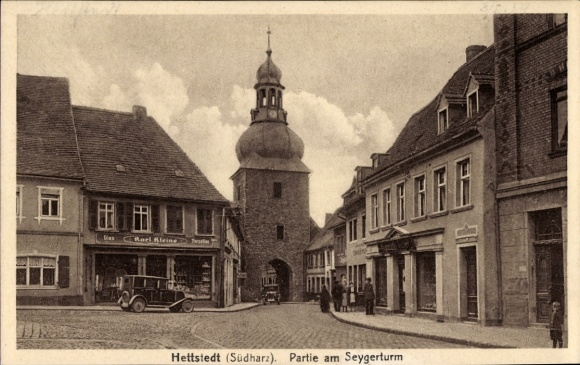 Ak Hettstedt im Südharz, Seygerturm,  Architektur, Gebäude, Straßenansicht, Auto