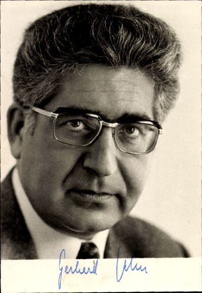 Postcard politician Gerhard Jahn, Federal Minister of Justice, portrait, autograph