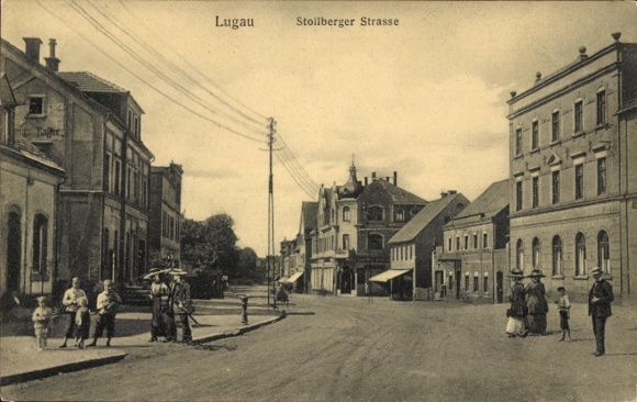 Ak Lugau im Erzgebirge, Stollberger Strasse,  Gebäude, Menschen auf der Straße