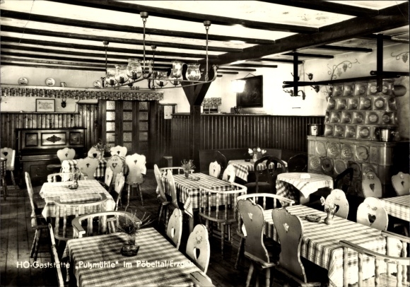 Postcard Oberpöbel Dippoldiswalde in the Eastern Ore Mountains, HO Gaststätte Putzmühle, interior view, piano