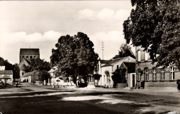 Postcard Schönhausen an der Elbe, Ernst Thälmann Straße and post office