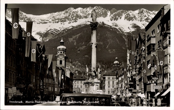 Ak Innsbruck in Tirol, Maria Theresia Straße, Nordkette, Karwendel, Flaggenschmuck