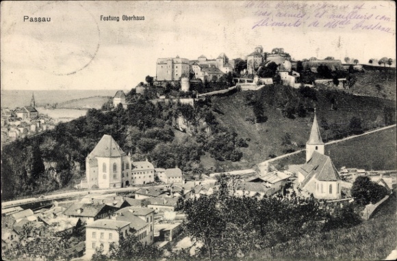 KP Passau w Dolnej Bawarii, twierdza Oberhaus, widok na miasto, architektura