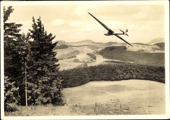 Ak Gersfeld in der Rhön Hessen, Wasserkuppe, Segelflugzeug in der Luft