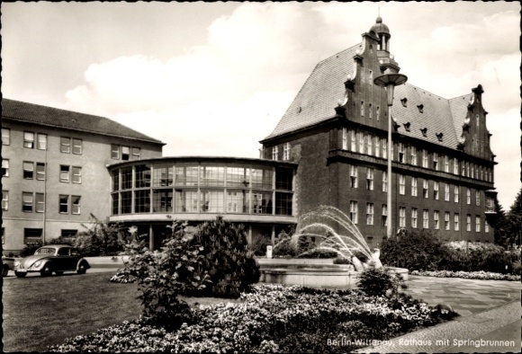 Postcard Berlin Reinickendorf Wittenau, Town Hall, Fountain