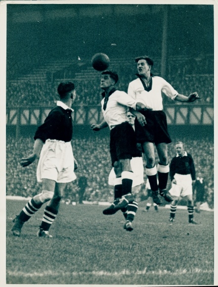 Foto Deutschlands großer Fußballkampf auf dem Inselreiche, Länderspiel gegen Schottland, Glasgow