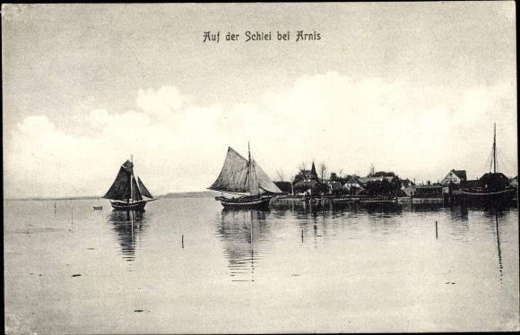 Ak Arnis an der Schlei, Segelboote, Panorama vom Ort, Segelboote