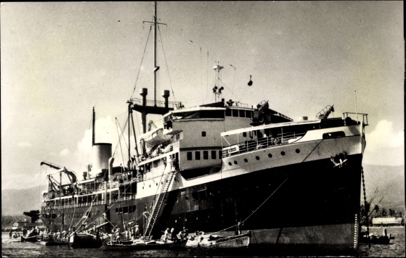 Ak stoomschip voor anker, KPM Line, type mv Waibalong, Waikelo, Waingapoe, Waiwerang