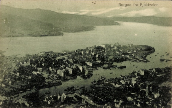 KP Bergen Norwegia, widok z lotu ptaka na Fjeldveien, port, statki, widok na miasto