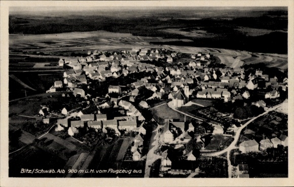 Ak Bitz Schwäbische Alb Württemberg, Luftaufnahme von  Schwäbische Alb, 900 m Höhe, Schwarz-Weiß