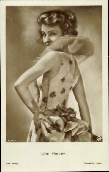 Postcard actress Lilian Harvey, standing portrait, Ross 4539/3