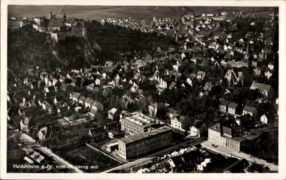 Postcard Heidenheim an der Brenz Württemberg, aerial view of Heidenheim, many houses, castle in the background