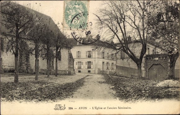 Ak Avon Seine et Marne, Ehemaliges Seminar, Kirche, Bäume, gepflasterter Weg