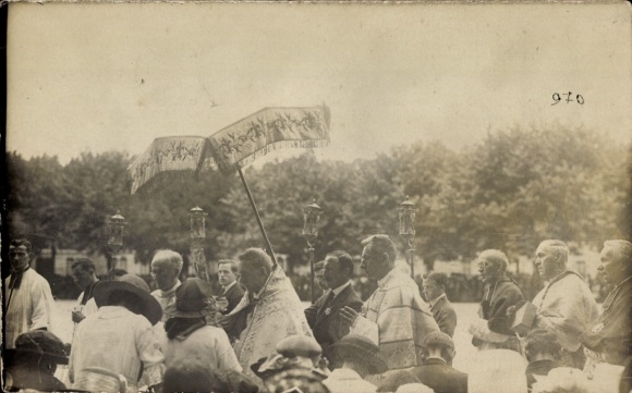 Photo procession, spectators