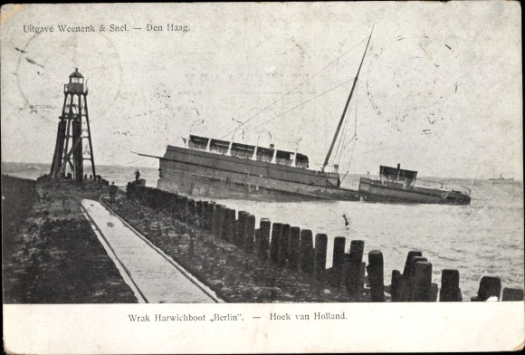 Postcard Hoek van Holland Rotterdam South Holland Netherlands, Wrak Harwichboot Berlin