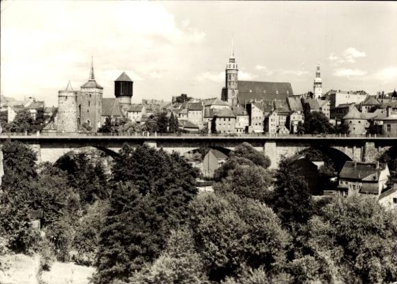 KP Reichenbach im Vogtland, widok miejski, most, budynki, wysokie wieże, fotografia czarno-biała