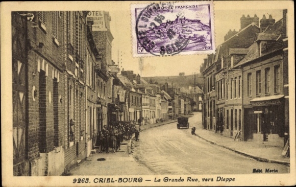 Ak Criel sur Mer Seine Maritime, Bourg, Grande Rue, richting Dieppe