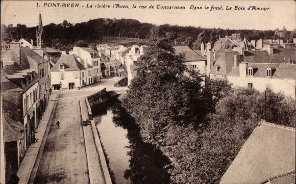 CPA Pont Aven Finistère, La rivière l'Aven, la rue de Concarneau. Dans le fond, Le Bois d'Amour