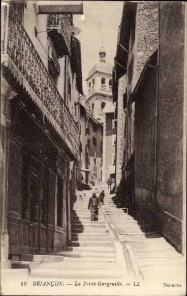 Postcard Briançon Briancon Hautes-Alpes, bottleneck with stairs, buildings, people