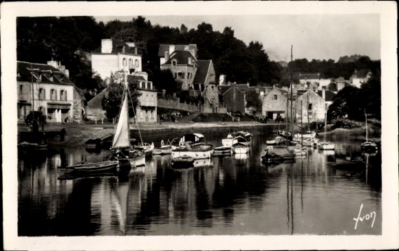 PC Pont Aven Finistère, Le Port, harbor, boats, buildings