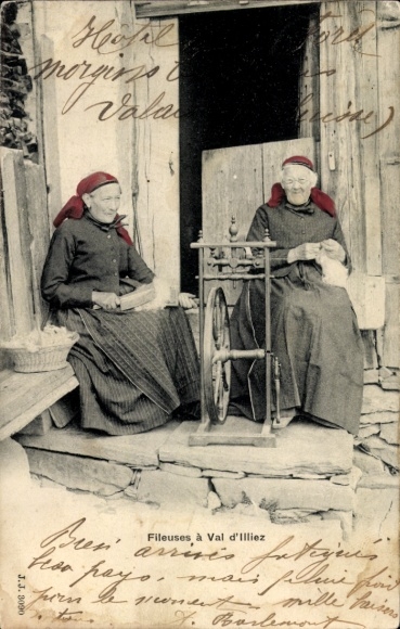 Ak Val d'Illiez, Frauen in Tracht, Spinnrad